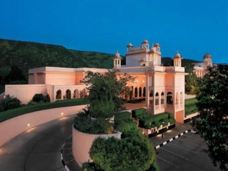 Trident Jaipur Hotel Екстериор снимка The Oberoi Udaivilas Palace