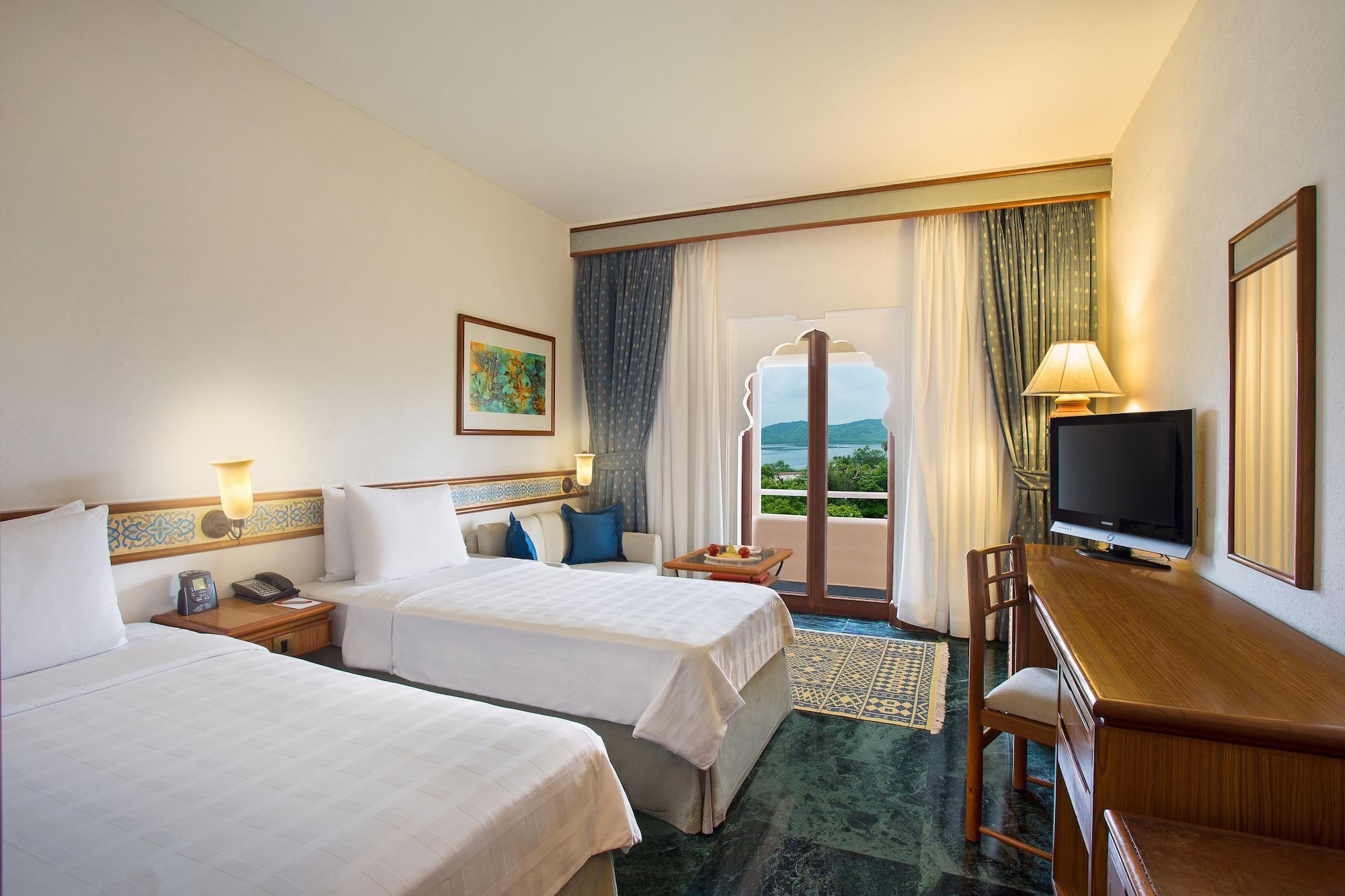 Trident Jaipur Hotel Екстериор снимка A room at the resort