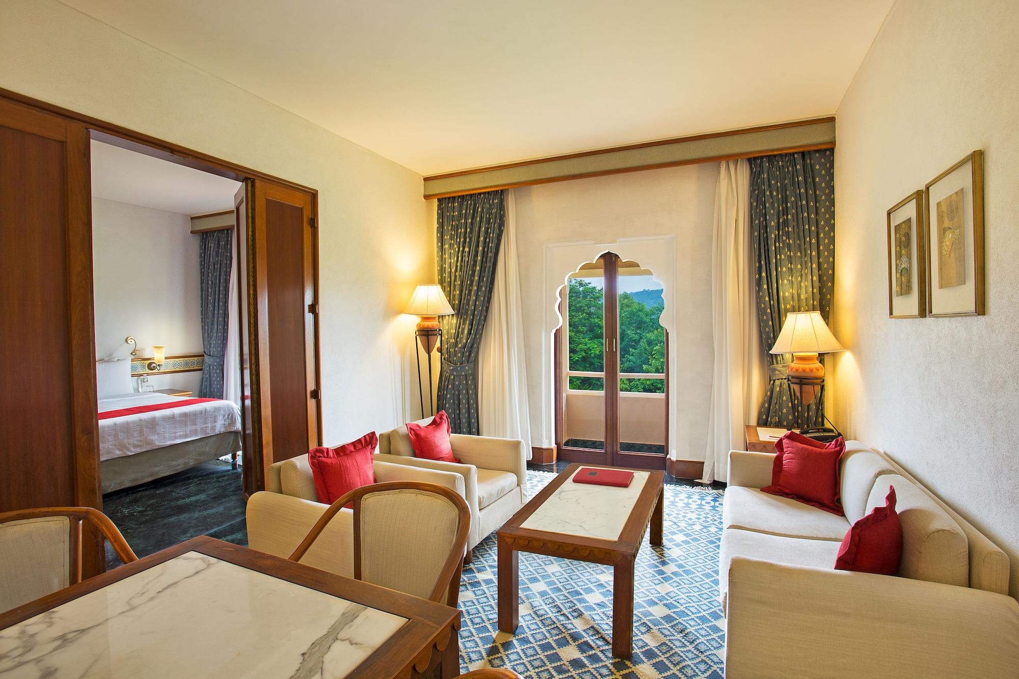 Trident Jaipur Hotel Екстериор снимка Suite at the Taj Bengal