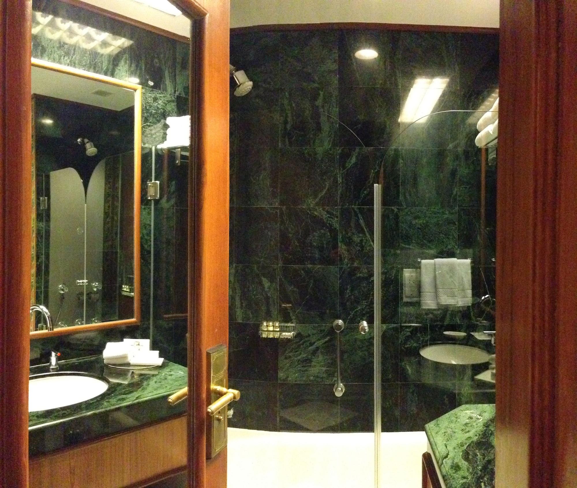 Trident Jaipur Hotel Екстериор снимка Bathroom
