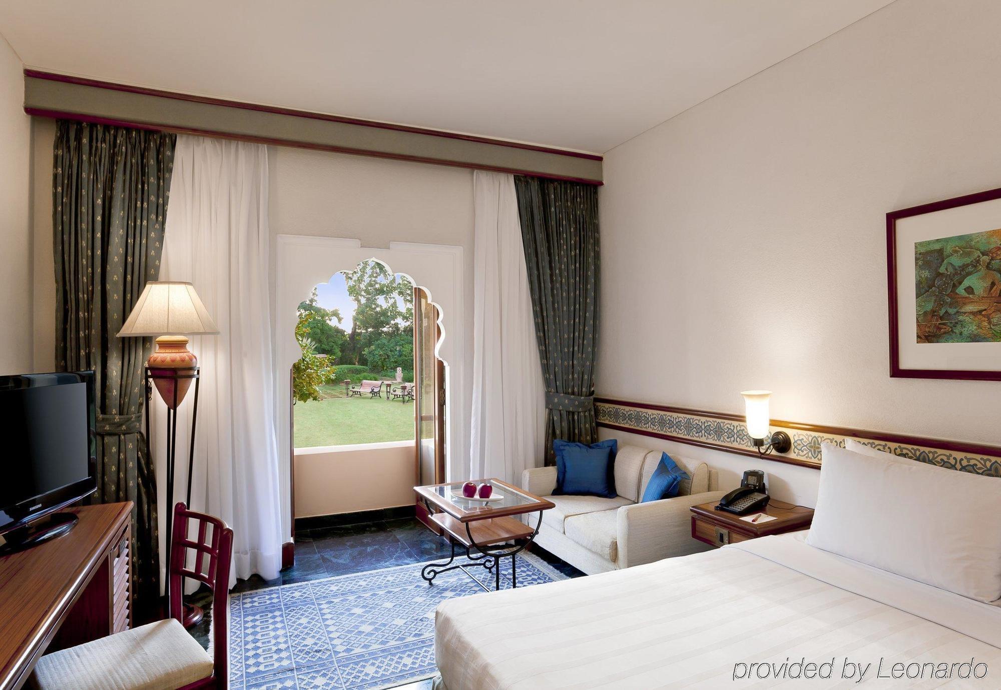 Trident Jaipur Hotel Стая снимка A room at the Taj Bengal